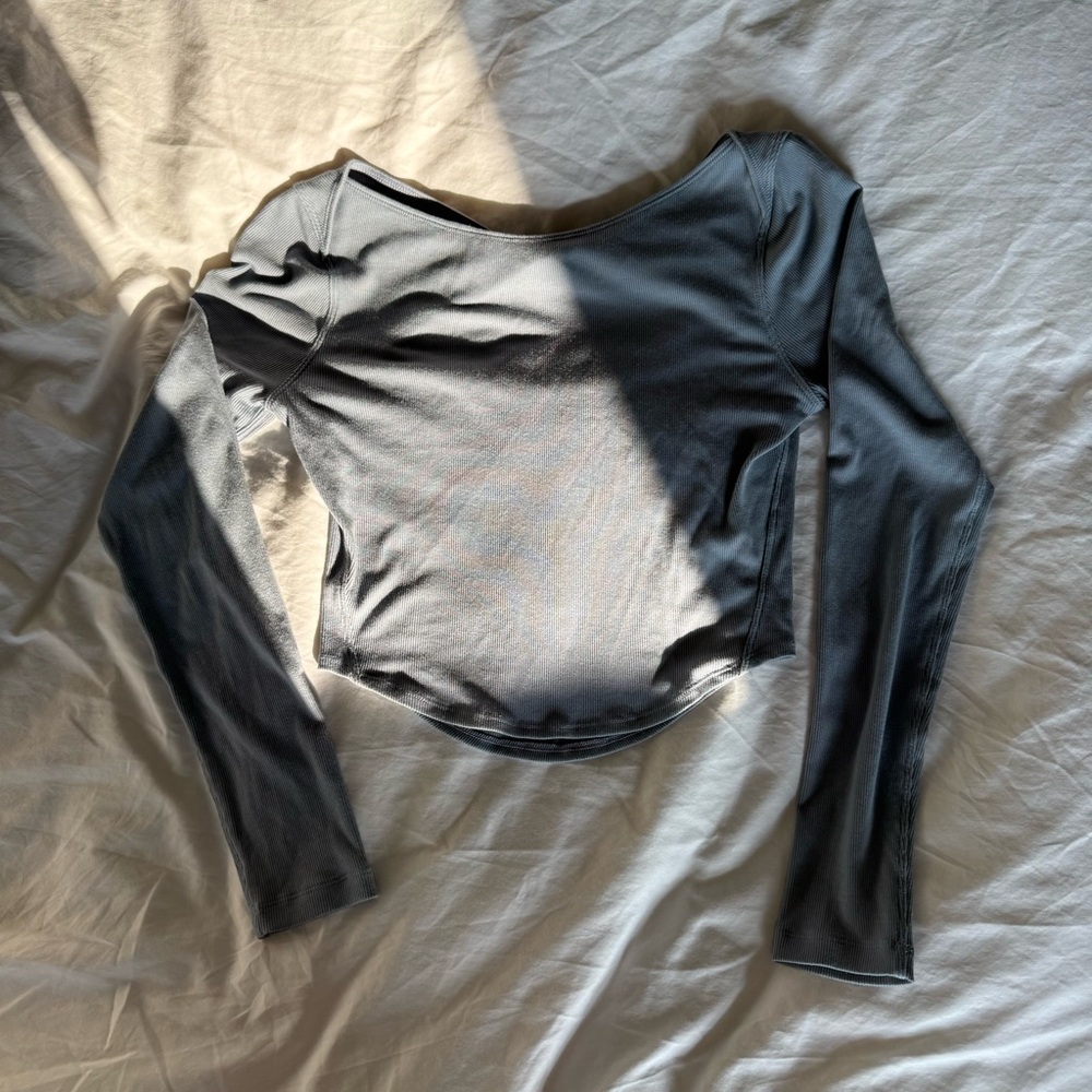 Lululemon ribbed twist back cropped long sleeve